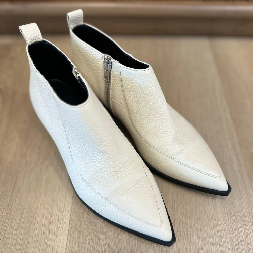 Everlane step out